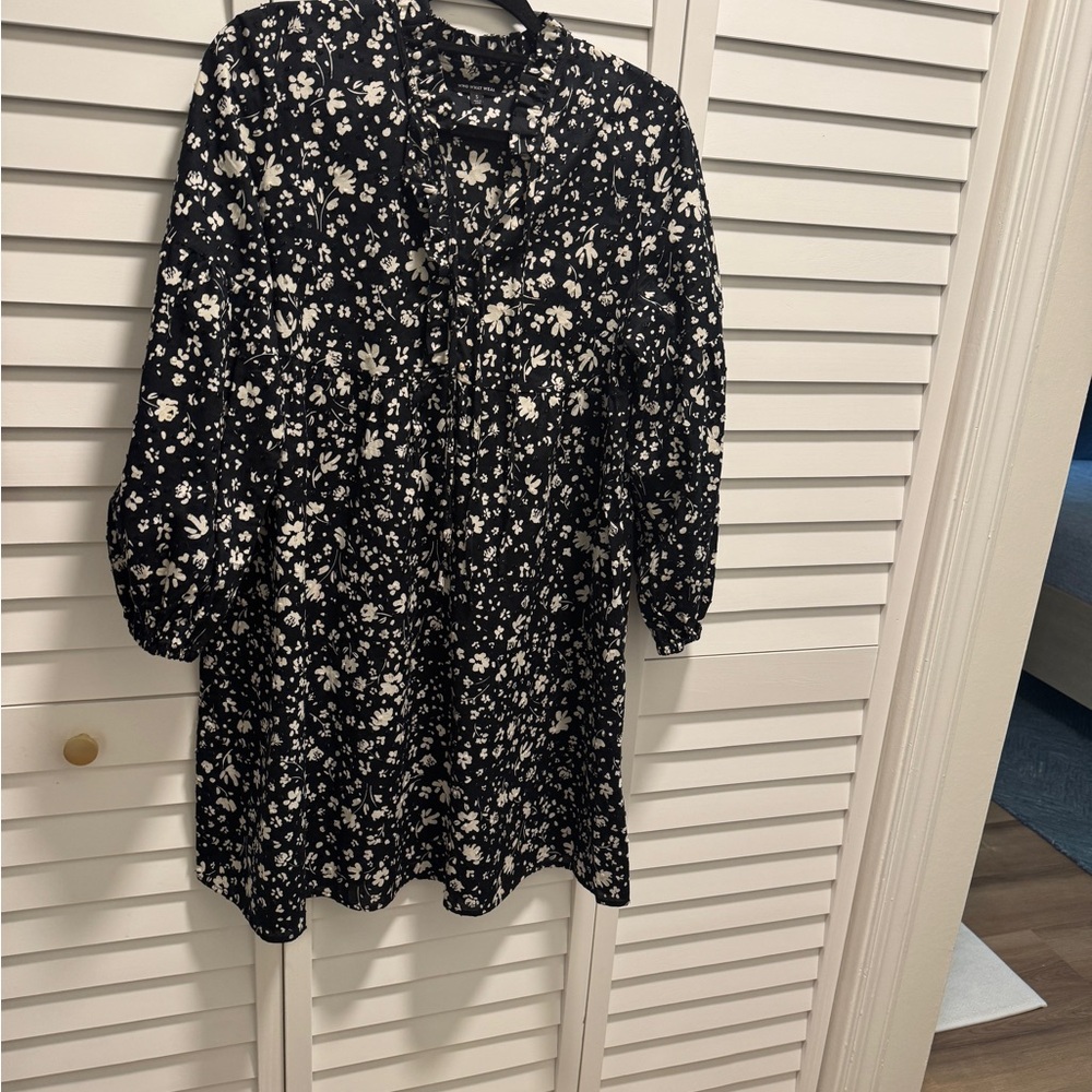 Black and Cream Floral Dress Size Small WHO WHAT WEAR